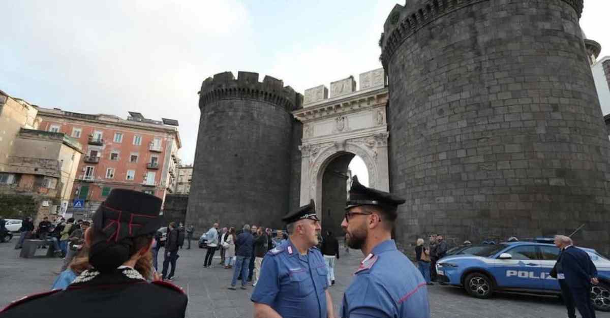 Napoli, controlli intensificati a Porta Capuana e Porta Nolana: 162 identificati