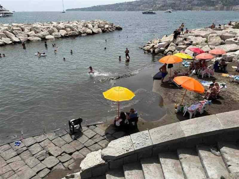 Spiaggetta Colonna Spezzata, scoperte attività abusive in zona a rischio crolli