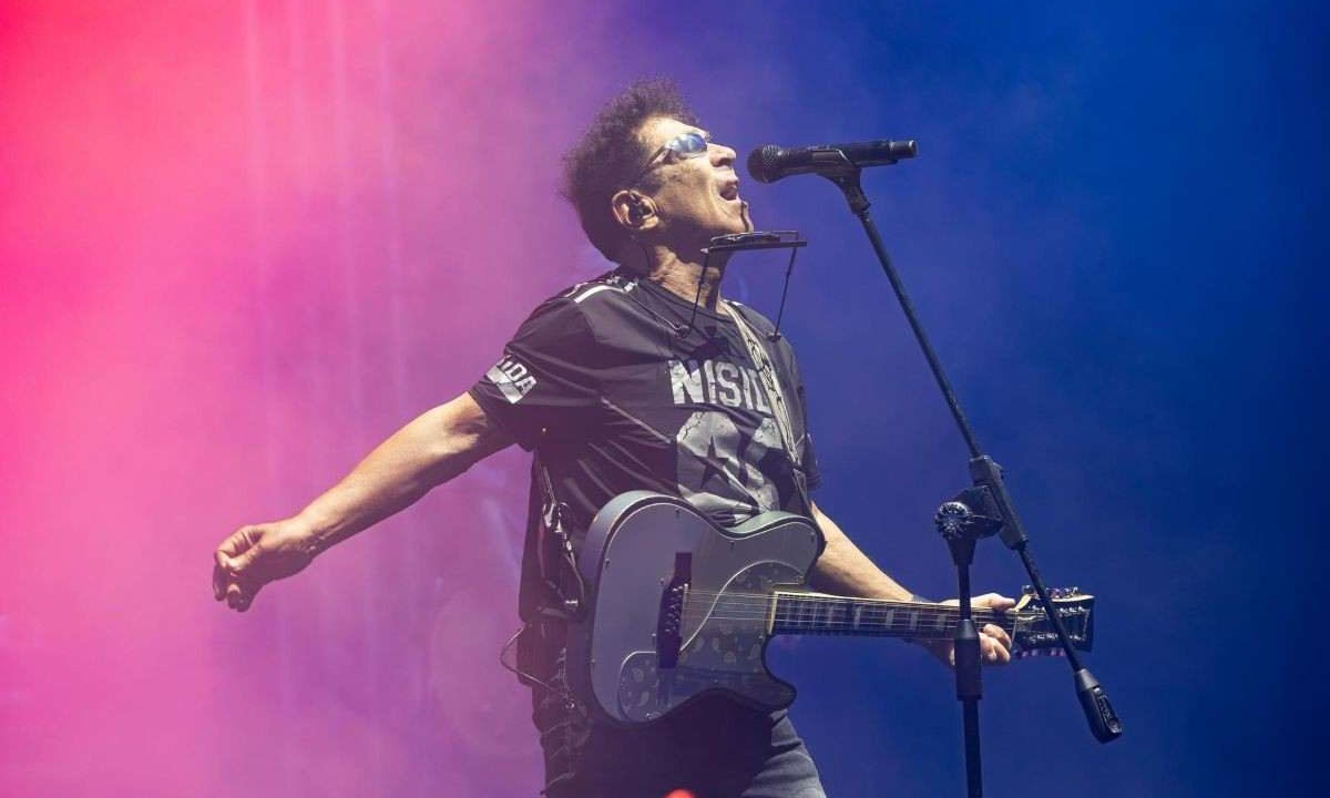 Edoardo Bennato compie 80 anni: un simbolo del rock partenopeo celebra l’eternità della giovinezza