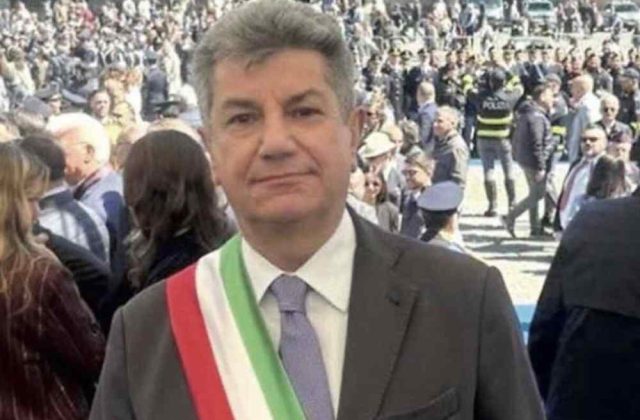 Castellammare, infiltrazioni mafiose: la giunta Vicinanza sotto pressione dei clan