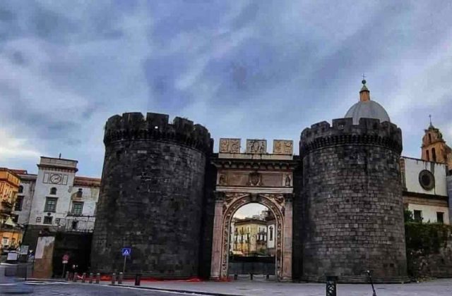 Porta Capuana, giovane di 24 anni arrestato per possesso di droga e denaro contante