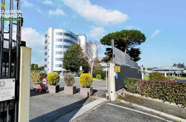 Napoli, operazione contro una rete di false fatture: sequestrati 21 milioni di euro