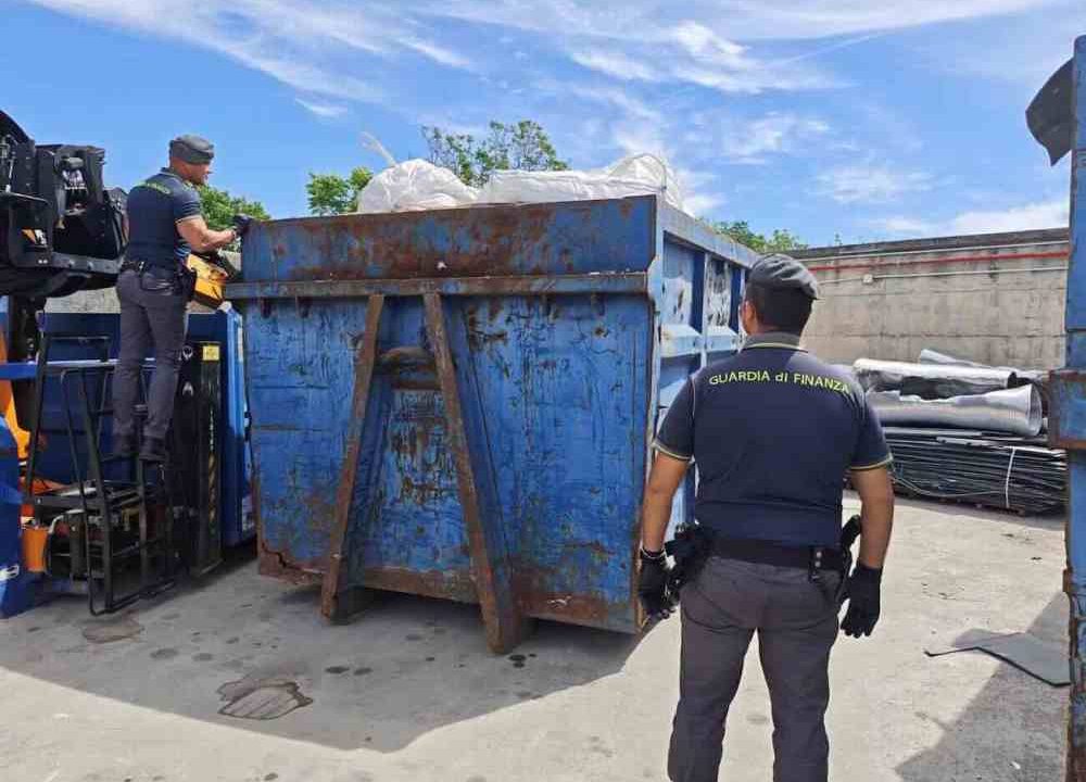 Maxi operazione nella Terra dei Fuochi: sanzioni per quasi 100mila euro in una settimana