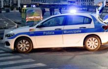 Napoli, truffa delle auto clonate: arrestata una banda con vettura rubata