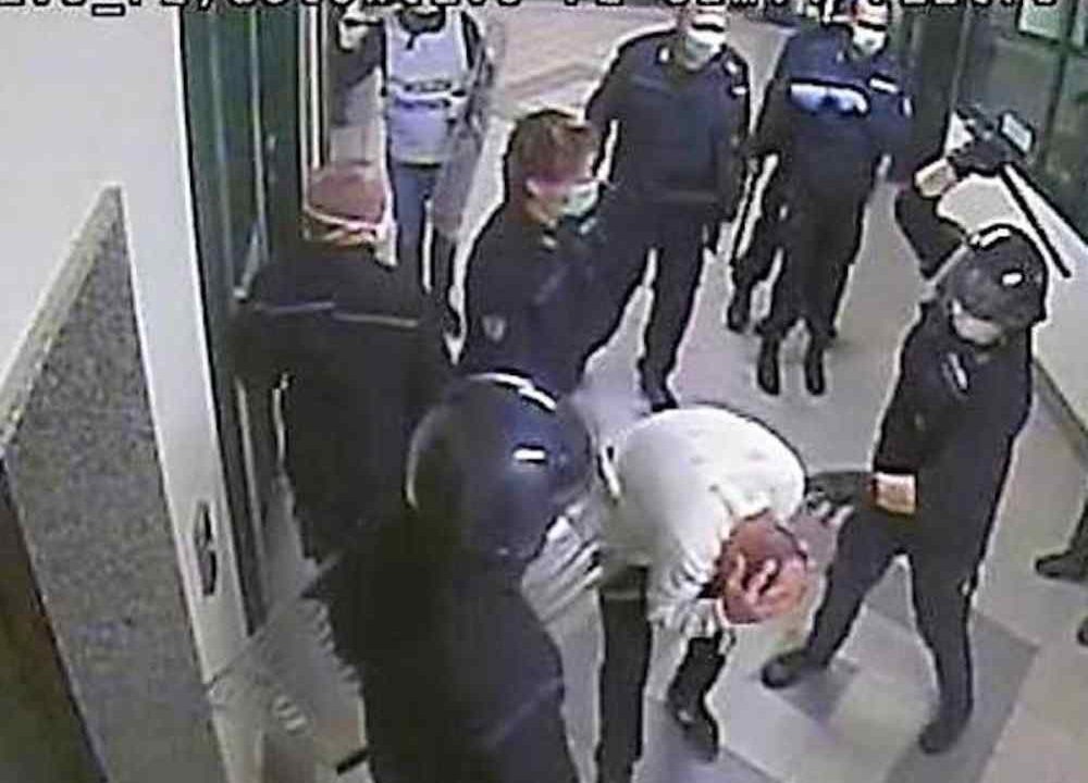 Violenze in carcere a Napoli, richiesta di 766 anni per 101 tra agenti e funzionari