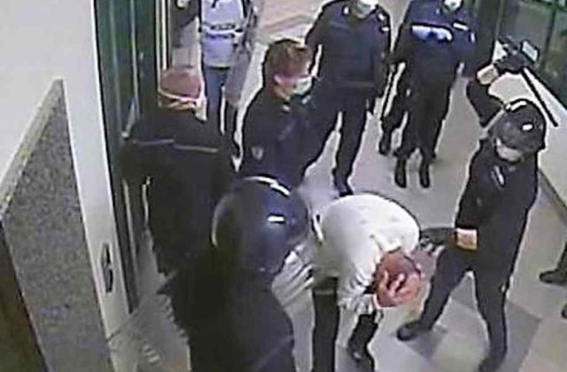 Violenze in carcere a Napoli, richiesta di 766 anni per 101 tra agenti e funzionari