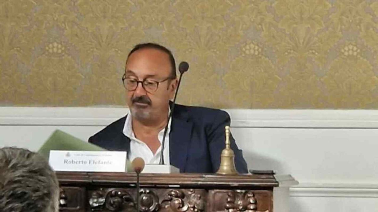 Castellammare, inchiesta sugli affari del presidente del consiglio comunale Elefante