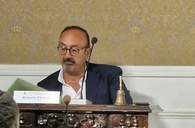 Castellammare, inchiesta sugli affari del presidente del consiglio comunale Elefante