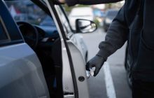 Napoli, tentato furto d’auto in via Firenze: un 45enne arrestato