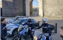 Aggressione ai vigili a Napoli: un turista scippato, arrestato un giovane