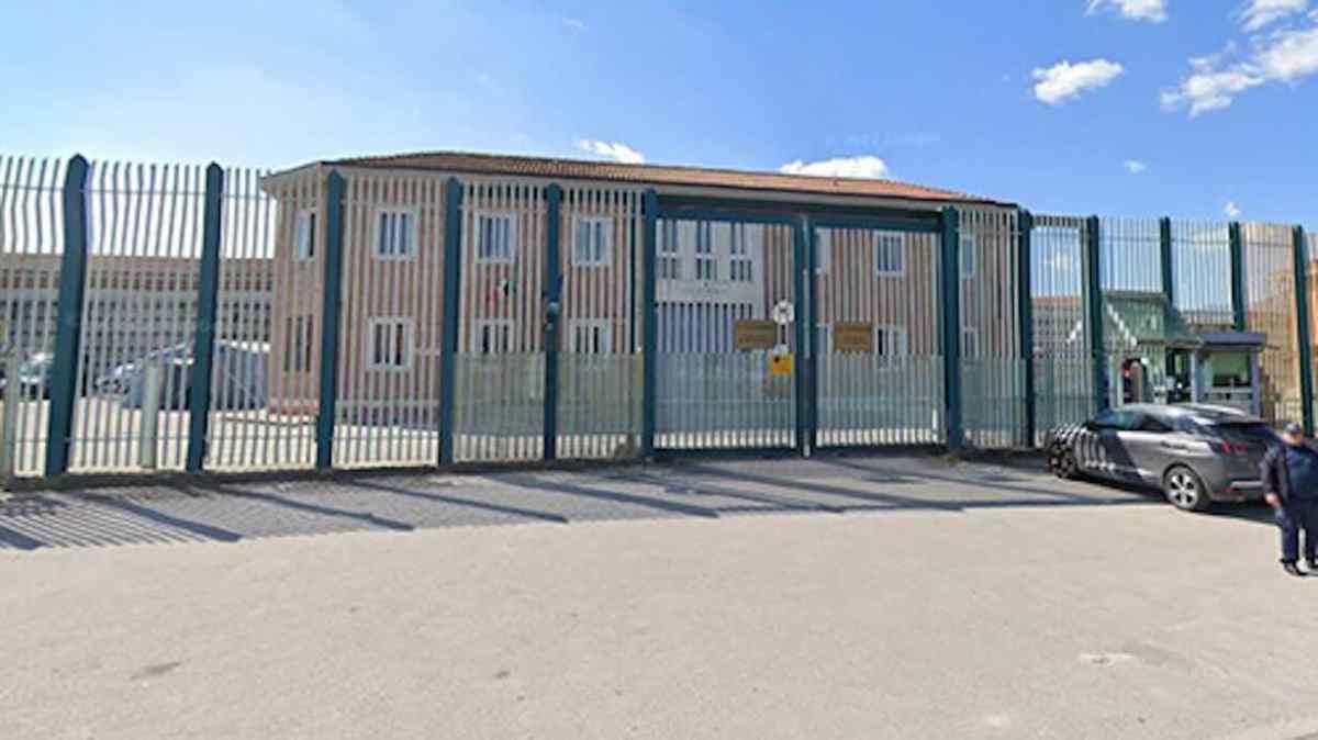 Carceri in Campania: blitz contro droga e cellulari, la carenza di personale preoccupa