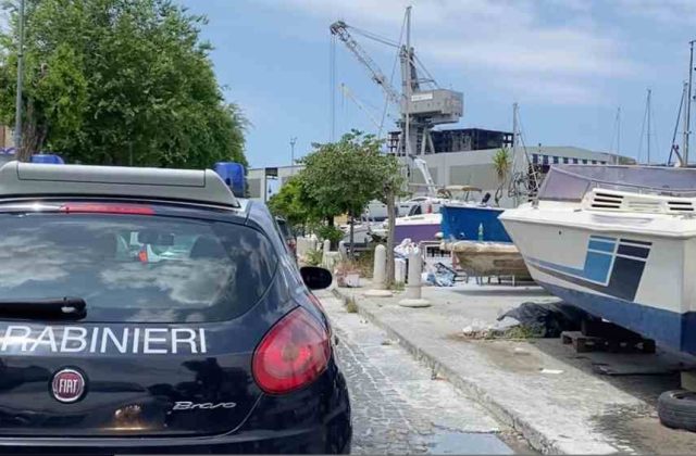 Castellammare, fermato giovane spacciatore: trovate 30 dosi e contanti