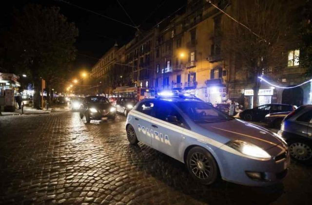 Fuga spericolata a Via Foria, arrestato un giovane dopo inseguimento a Napoli