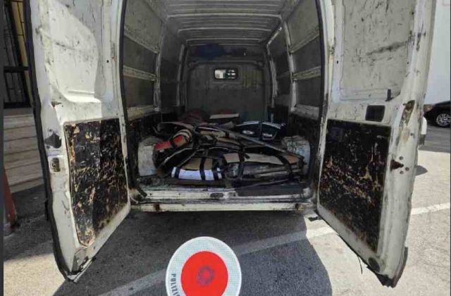 Qualiano, operazione dei carabinieri: furgone sequestrato con ricambi non dichiarati