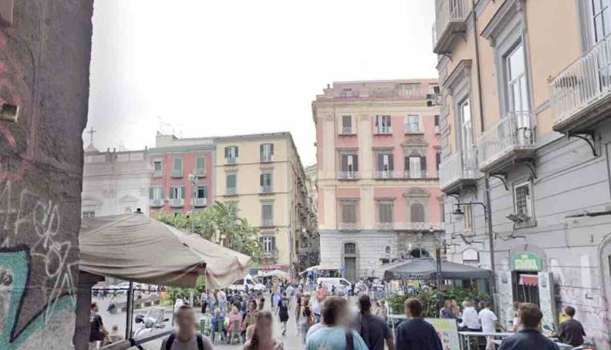 Port’Alba, violenza nella movida: un 33enne ferito durante un’aggressione
