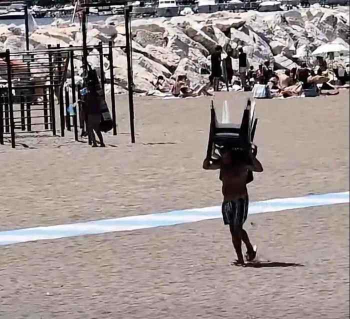 Lido Mappatella di Napoli, Europa Verde denuncia il racket di sedie e ombrelloni abusivi