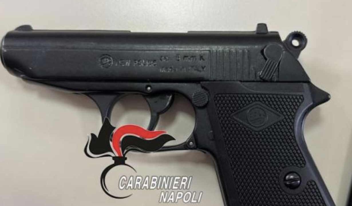 Torre del Greco, fermato 32enne con pistola modificata: indagini in corso