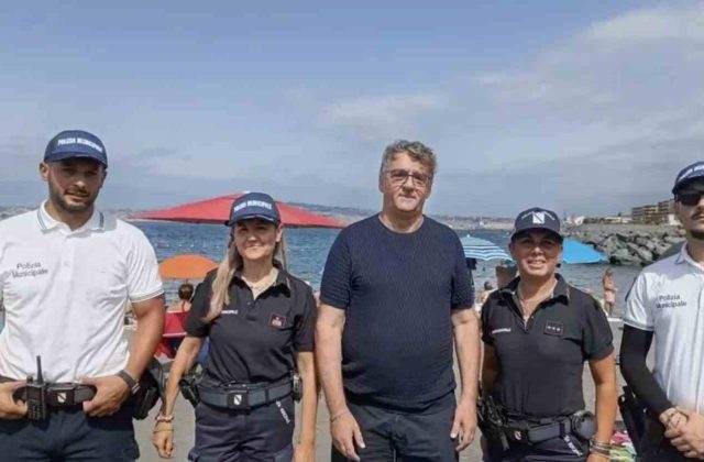 Portici, il sindaco visita le spiagge libere: focus sulle condizioni e sicurezza