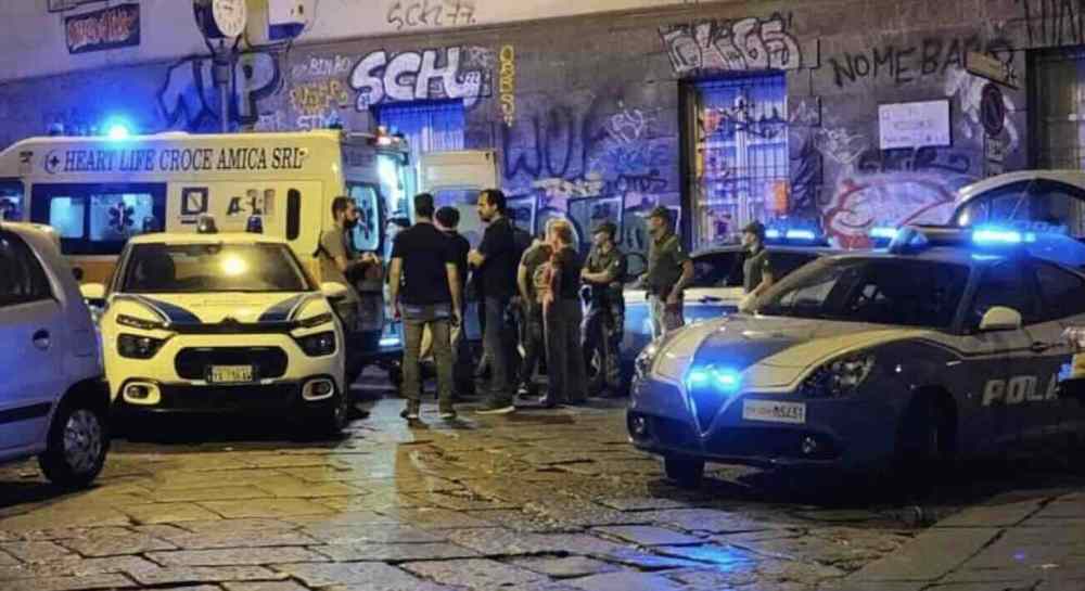 Napoli, scontro a fuoco nel centro storico: l’aggressore si difende.