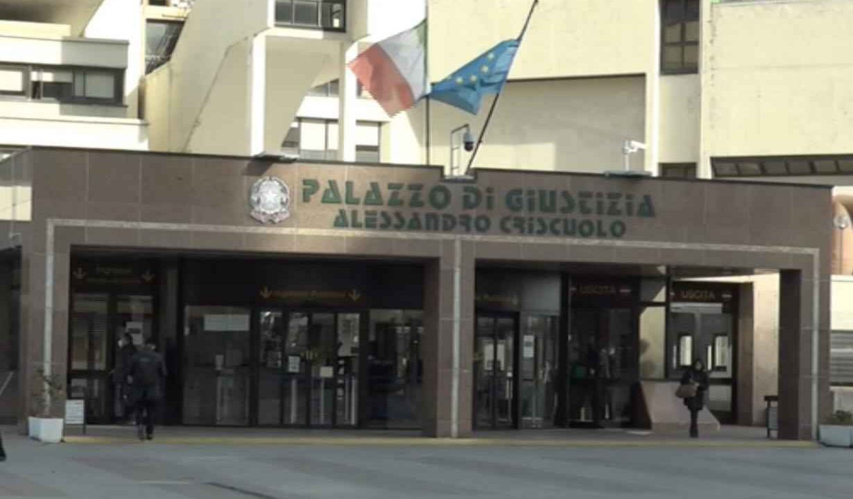 Tribunale di Napoli: condanna per abuso nei contratti a termine nella scuola