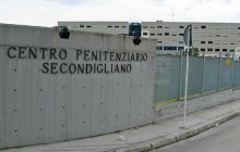 Blitz nel carcere di Secondigliano: scoperti cellulari e droga nelle celle