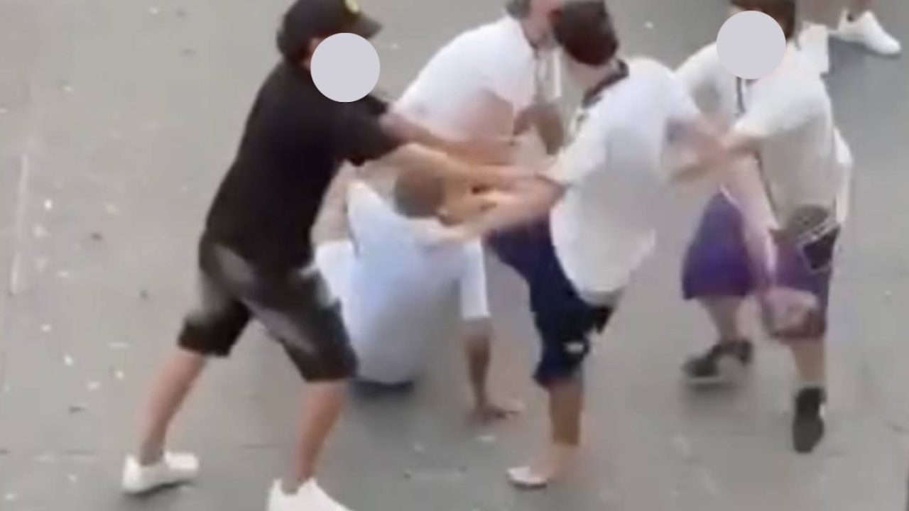 Grumo Nevano, anziano aggredito in piazza: arrestato un diciottenne per tentato omicidio