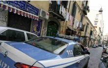 Napoli, operazione alle Case Nuove: pusher arrestato dopo aggressione agli agenti