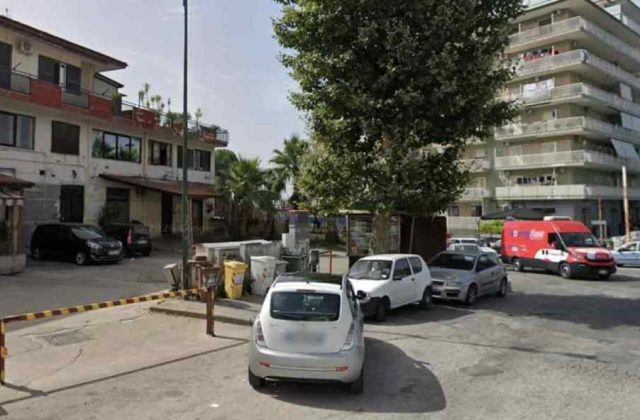 Casoria, notte di violenza: due feriti da coltellate, un 18enne sfregiato al volto