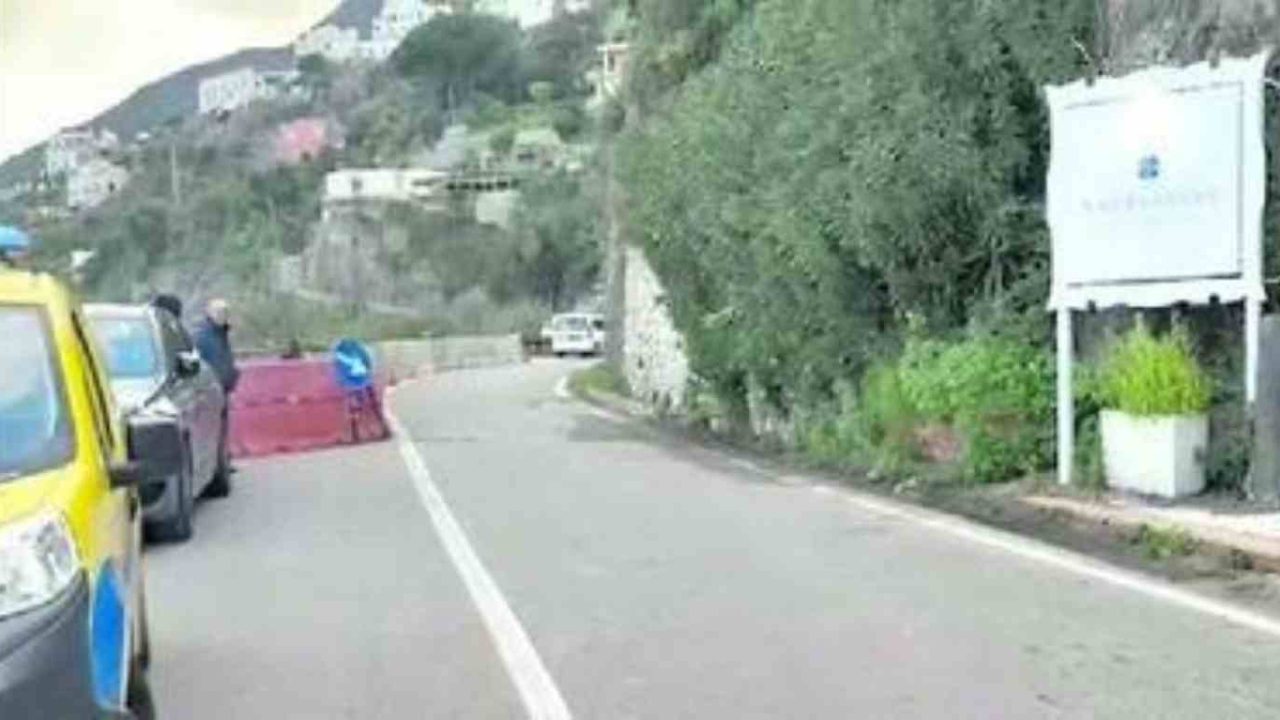 Riapertura della strada amalfitana a Vico Equense: traffico a senso unico alternato fino a domani