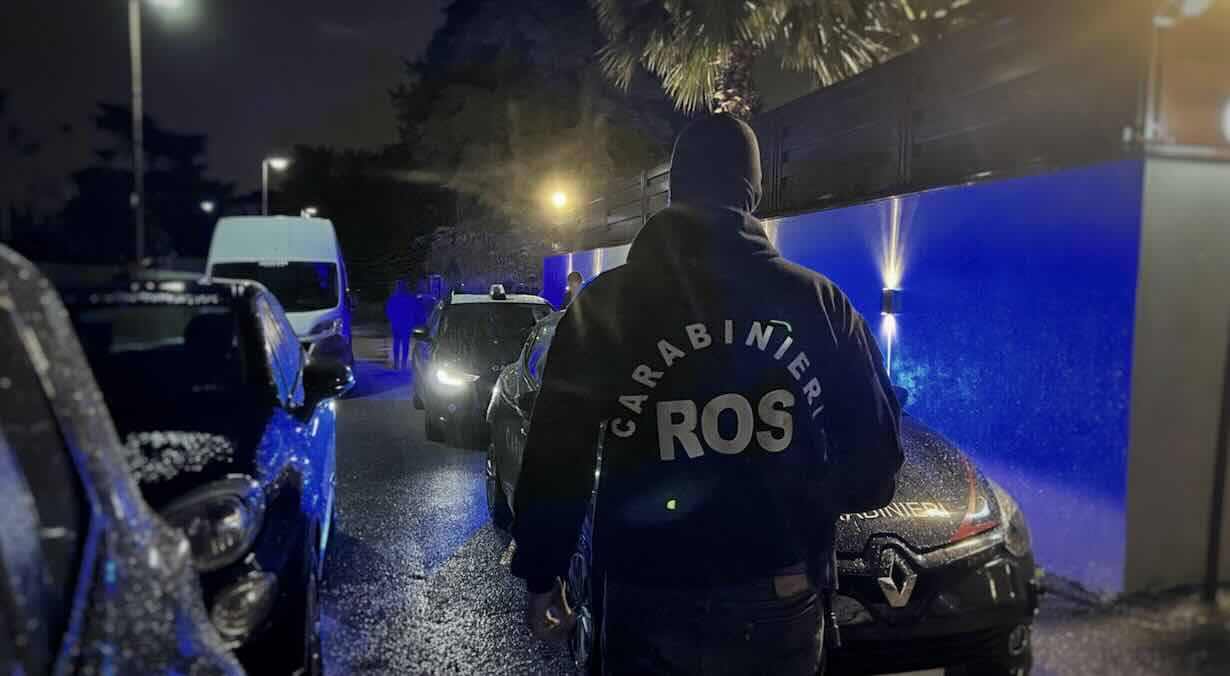 Divieto di espatrio per un venticinquenne di Salerno, accusato di legami con il terrorismo