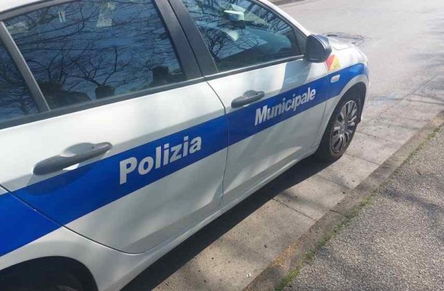 San Giovanni, operazione contro lettini abusivi: sanzione di 5mila euro sul litorale