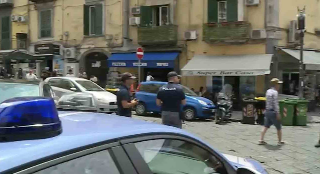 Quartieri Spagnoli: operazione della Polizia, controllo su 144 persone