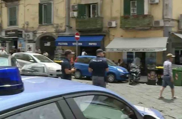 Quartieri Spagnoli: operazione della Polizia, controllo su 144 persone