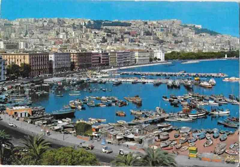 Mergellina, inizia lo smantellamento del controverso pontile Saint Tropez
