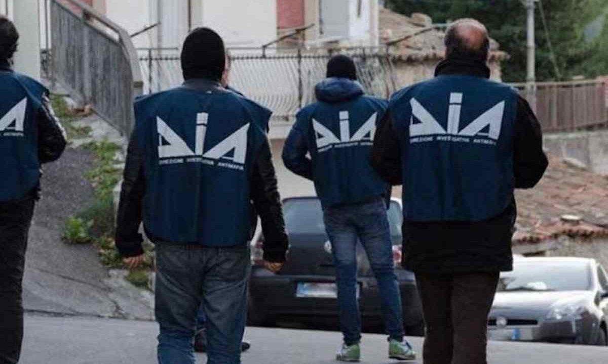 Napoli, la Prefettura emette cinque interdittive antimafia a imprese: allerta per infiltrazioni criminali