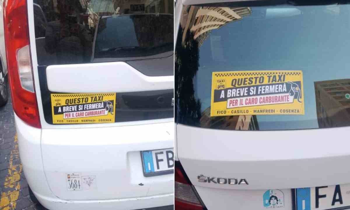 Napoli, taxi in agitazione: affissione di adesivi sui veicoli “A breve ci fermiamo”