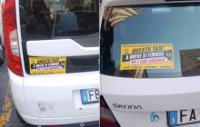 Napoli, taxi in agitazione: affissione di adesivi sui veicoli “A breve ci fermiamo”