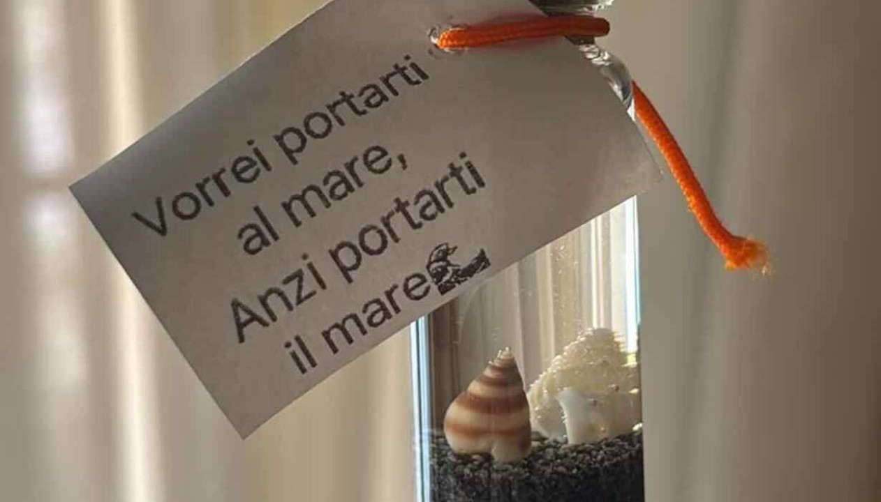 Napoli, studenti di Infermieristica donano ‘mare in boccetta’ ai pazienti oncologici