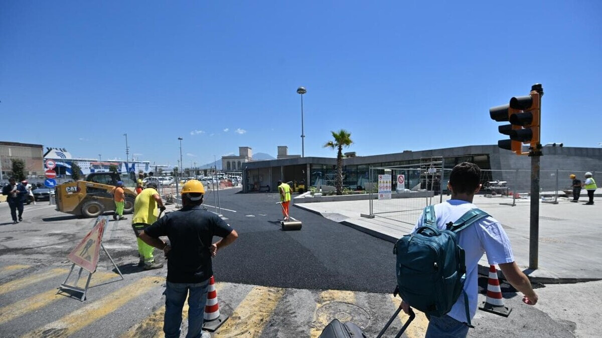 America’s Cup a Napoli: incertezze sugli ormeggi e impatti su bus e traghetti