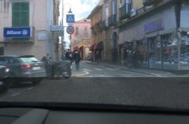 Emergenza a Napoli: bimba in cianosi trasferita d’urgenza con scorta, si riaccende il dibattito sui soccorsi nelle zone periferiche