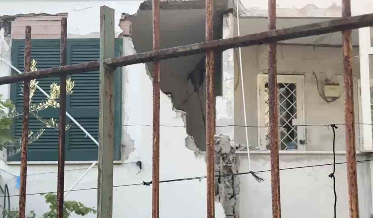 Pozzuoli, evacuate 130 famiglie dopo crepe al molo: porto chiuso per controlli
