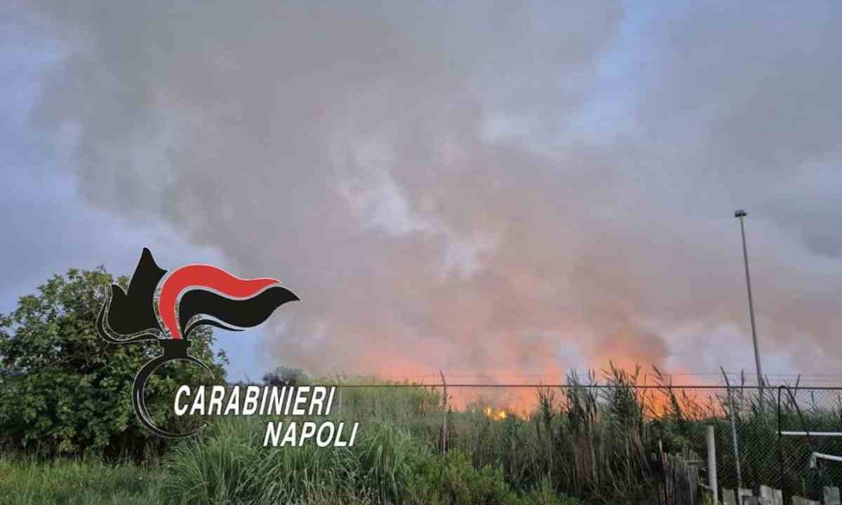 Licola, incendio di sterpaglie in ex base Nato: arrestato il responsabile