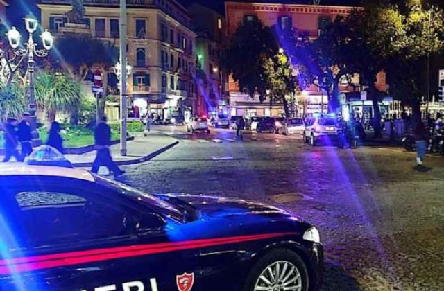 Castellammare, controlli notturni anti-movida: 317 identificati, denunce per spaccio