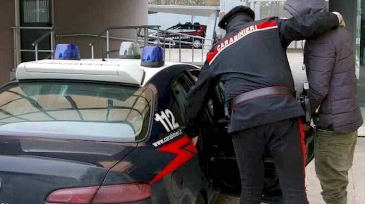 Agerola, giovane truffatore bloccato dopo una falsa rapina: arresto in flagranza