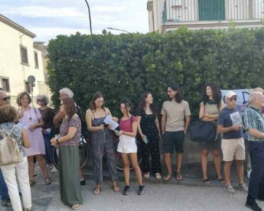 Pozzuoli in protesta: cittadini pronti a bloccare il porto dopo i recenti terremoti