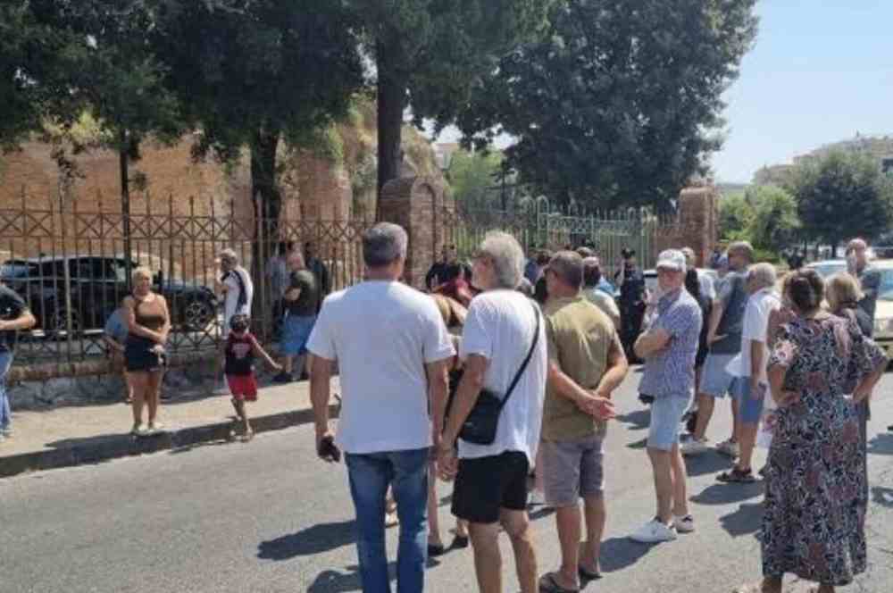 Pozzuoli, visita del ministro Giuli: cresce la tensione per il sisma ai Campi Flegrei