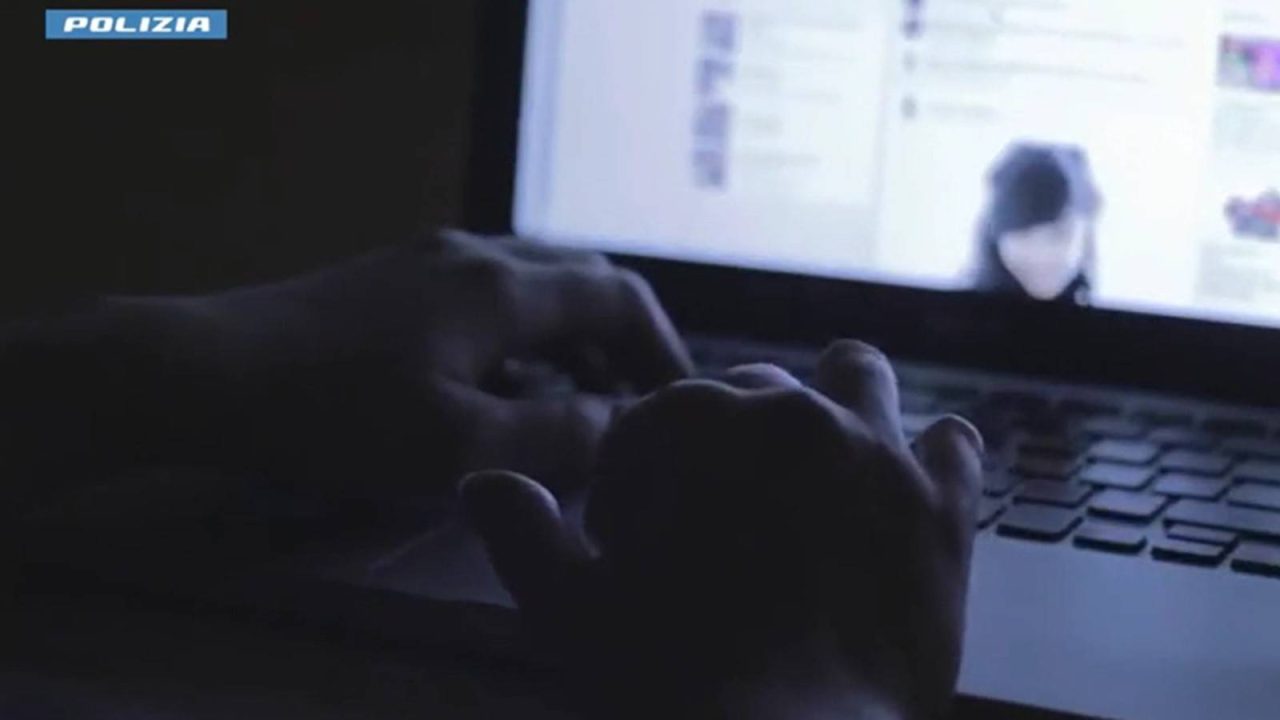 Marano, scoperta la verità: genitori incastrano uomo che adescava la figlia di 9 anni sui social