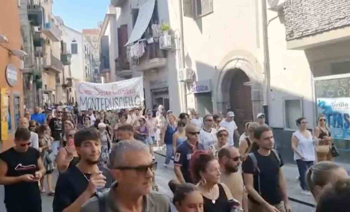 Pozzuoli, sisma ai Campi Flegrei: 400 case inagibili e oltre 700 sfollati
