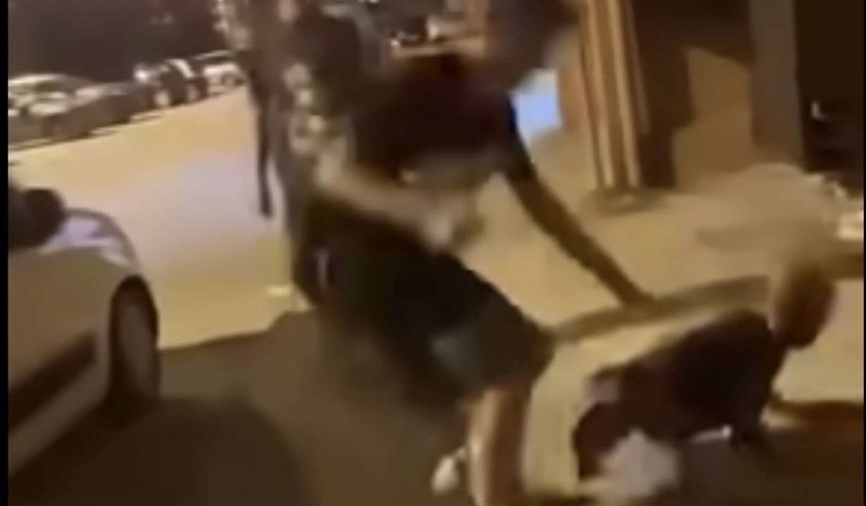 Afragola, anziano vittima di bullismo: il video rivela il branco.