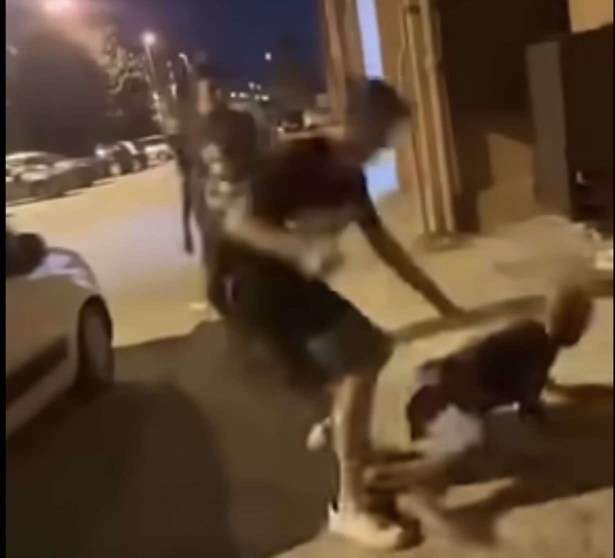 Afragola, anziano vittima di bullismo: il video rivela il branco.